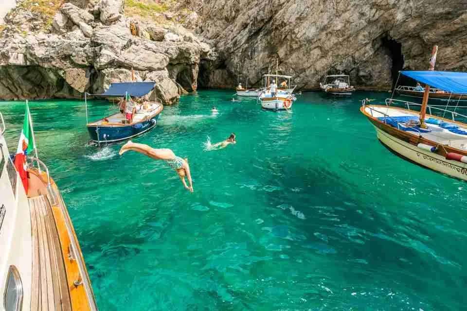 Tour in barca verso Capri